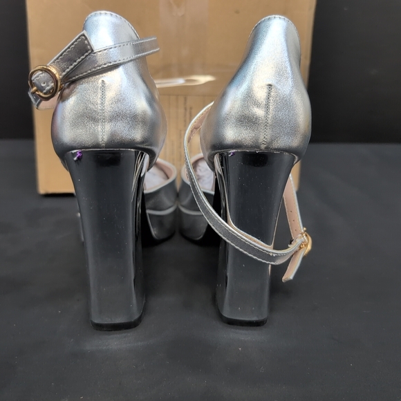 Shein Women\'s Hollow Out Chunky High Heels Buckle Pumps 7 Silver main image 1